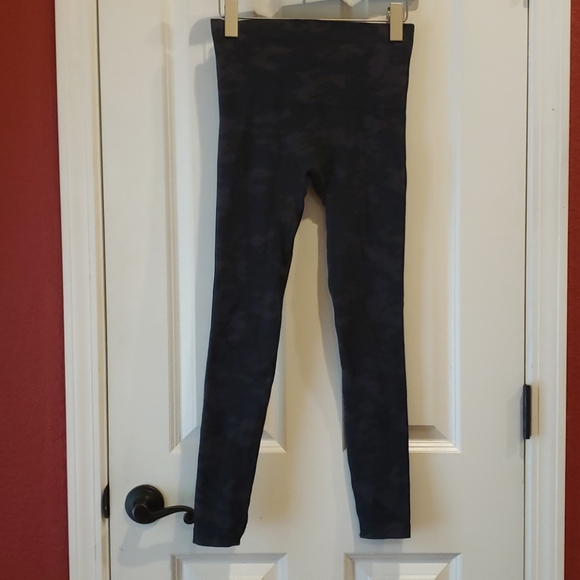 SPANX Black Camo Look at Me Now Seamless Legging M - Picture 7 of 11